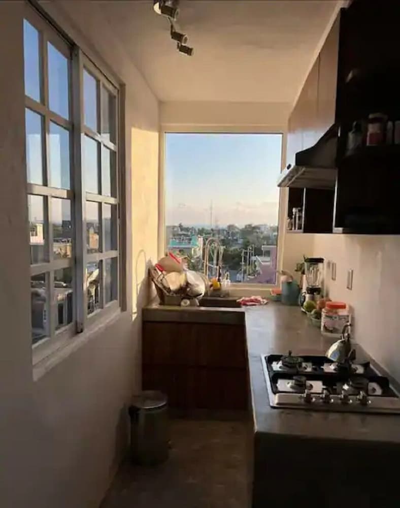 Isla Bistro Condos by Lubeck HCollection