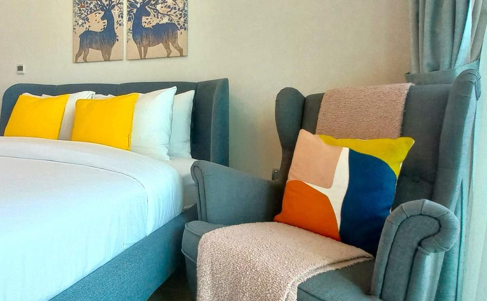 Greek View Studio Farhad Azizi Residence Al Jaddaf