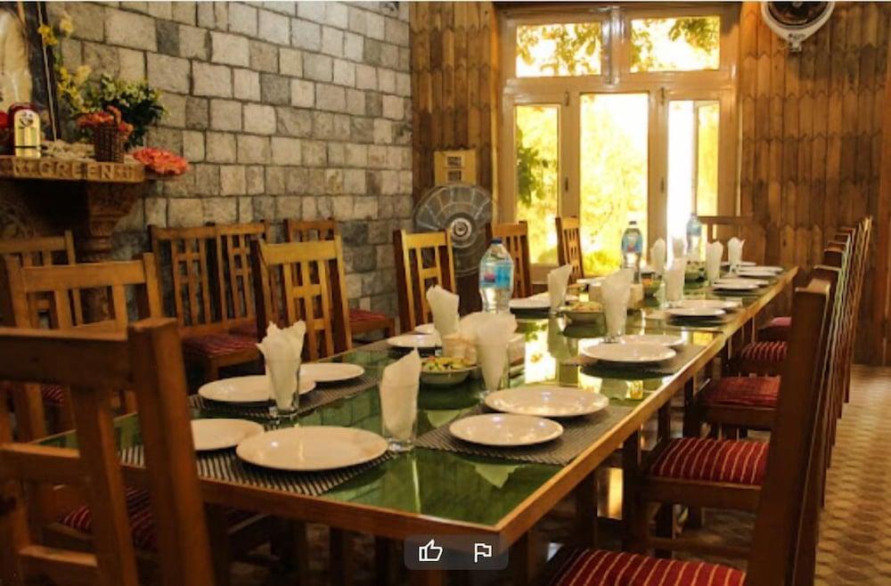 Hotel Green Palace Gahkuch