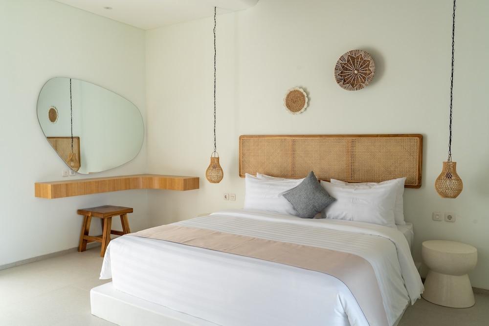 Sunset City View Villa 5 BR with a Private Heated Pool