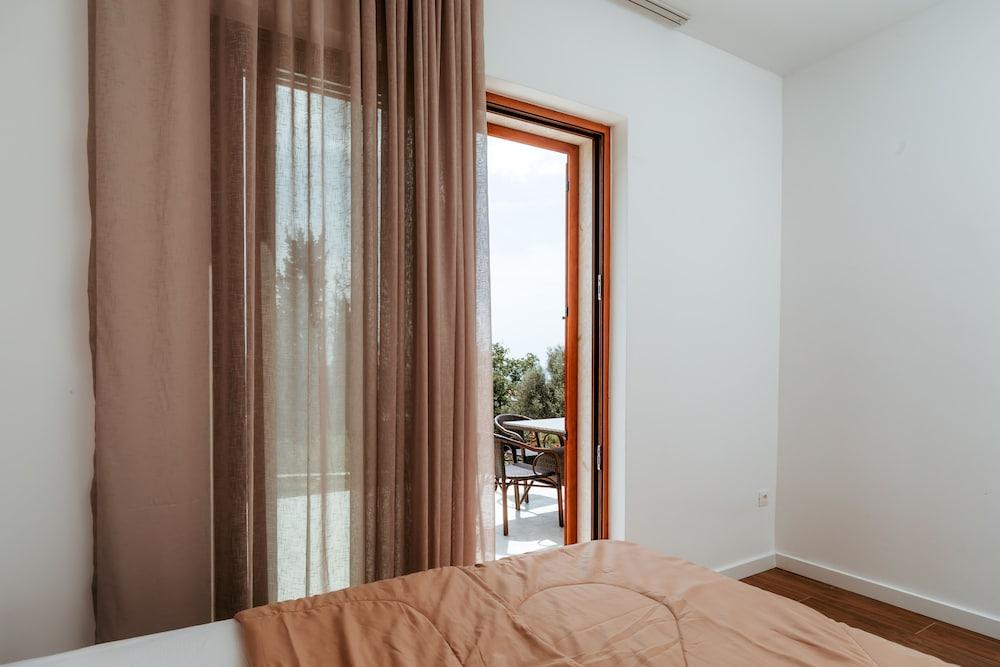 Uphill Glavanovic Pool Villa