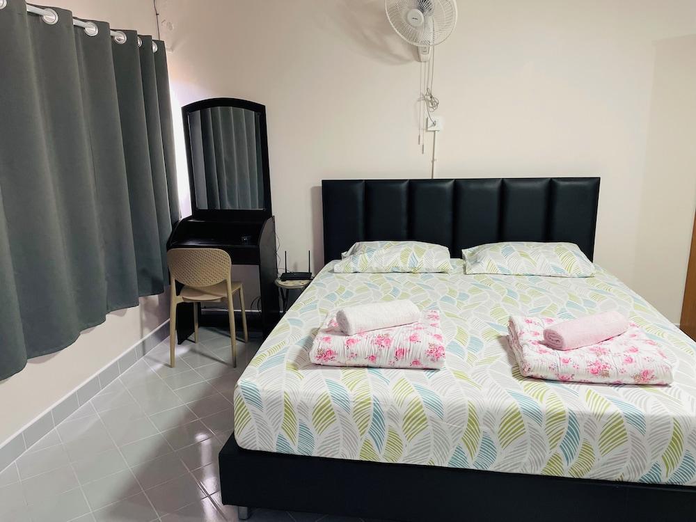 Muangthong C3, C4 near Impact by Anna