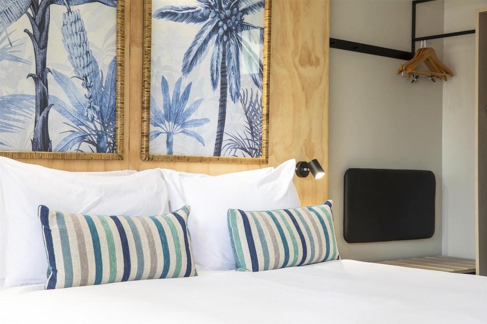 Nightcap at Marine Hotel