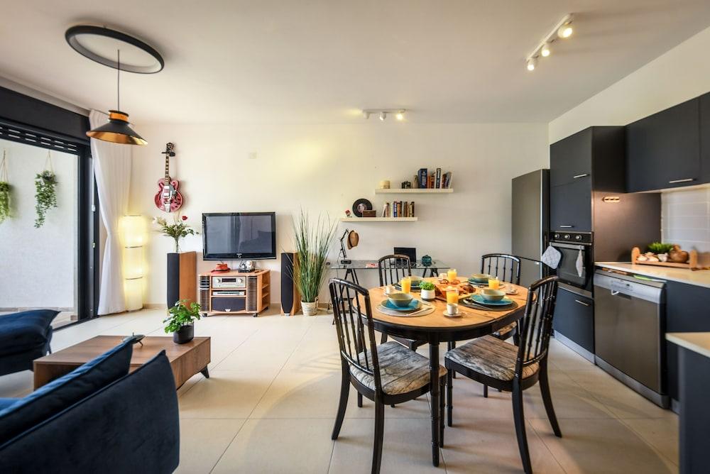 Cozy Nest Apartment with balcony