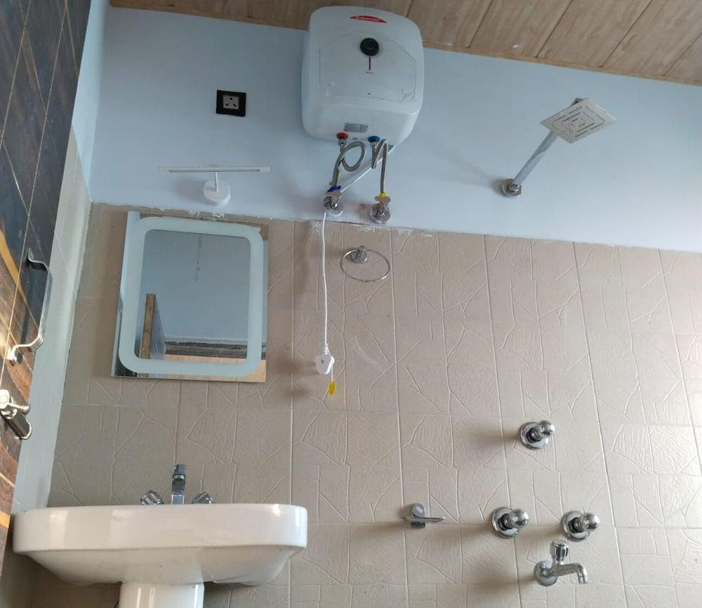 Buddha's Mirror Mountain Retreat