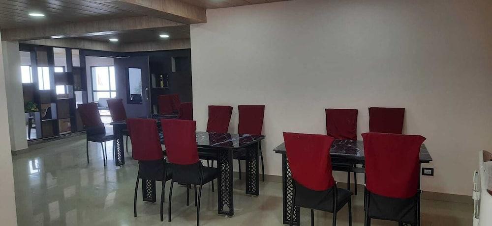 Buddha's Mirror Mountain Retreat