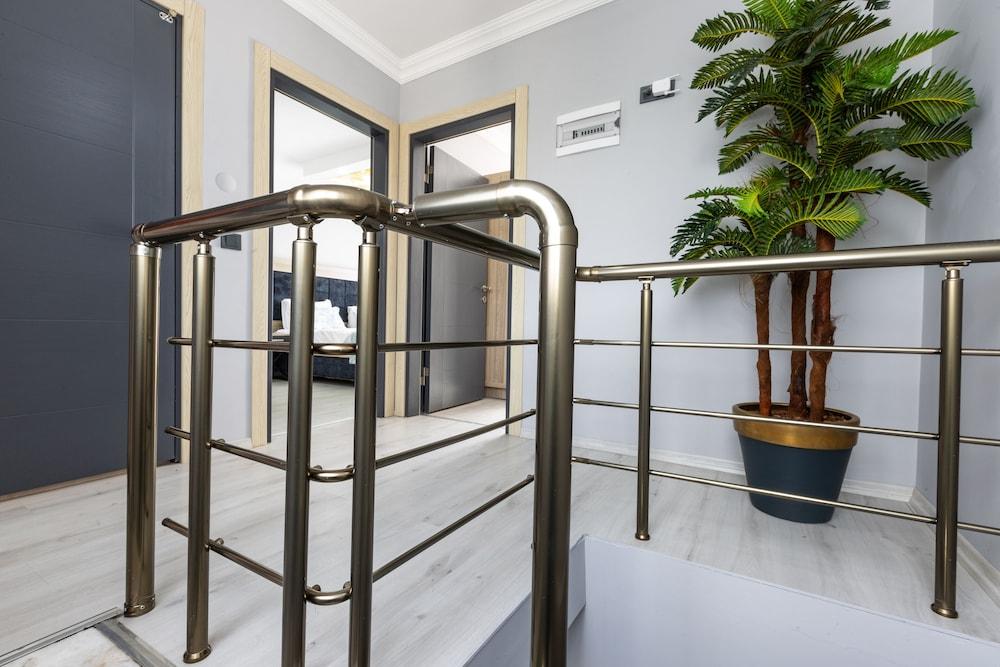 LİFE POOL SUİTE HOTEL