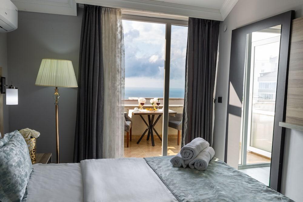 LİFE POOL SUİTE HOTEL