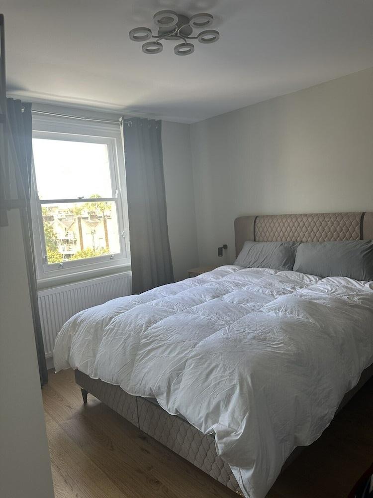 Abbey Road Luxury Modern Flat