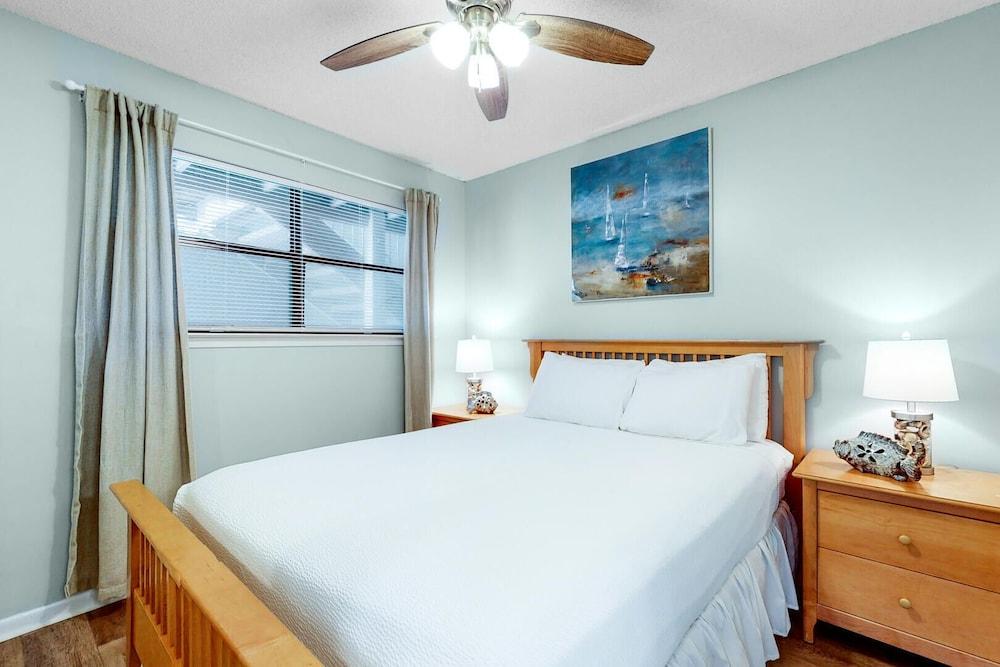 Beach View 3br/2ba W/pools Sleeps 8