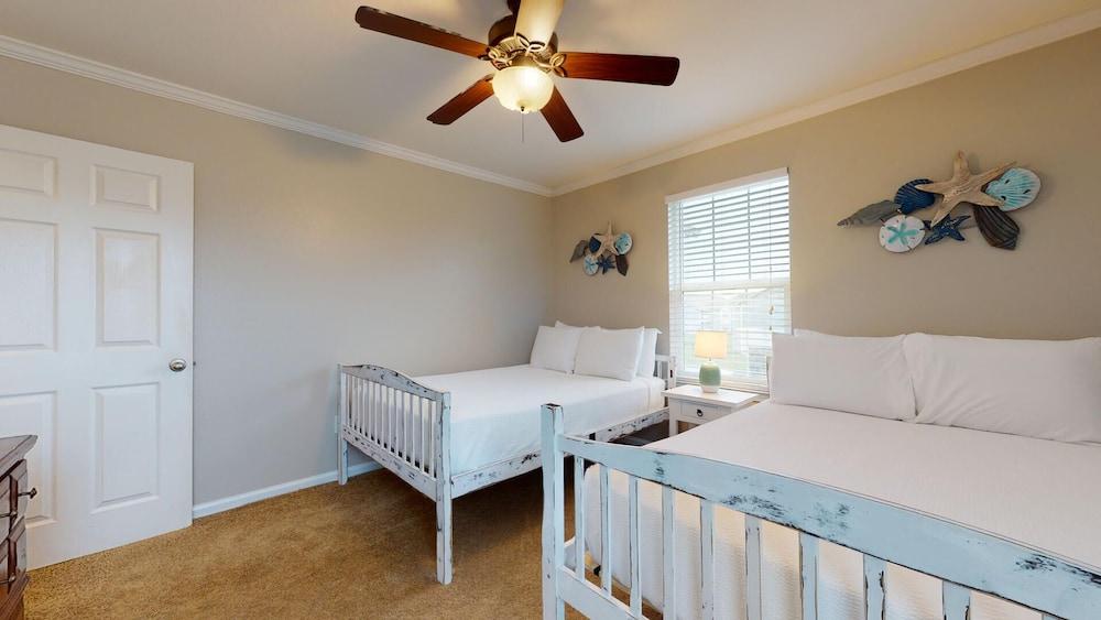 2br/2ba Full Condo w/ Pool & Gym, Sleeps 6