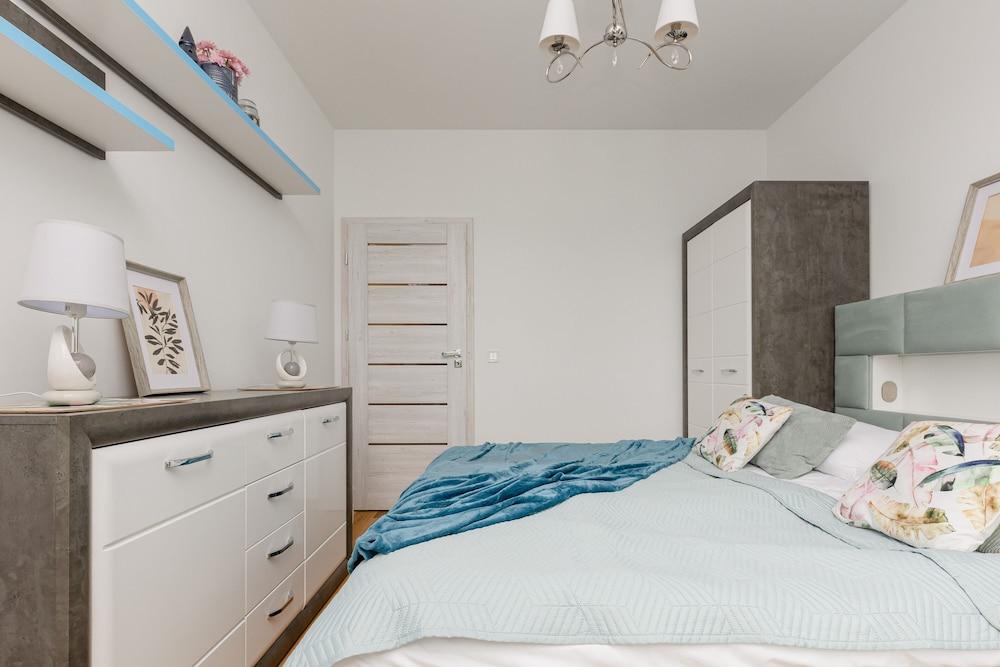 Apartment Kotsisa + Parking by Renters