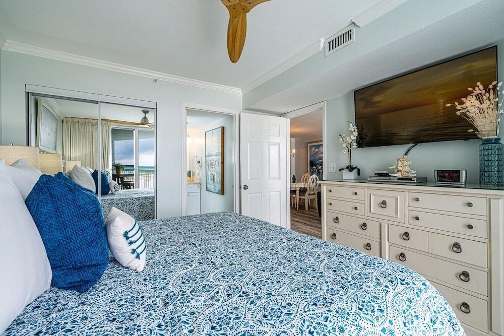 Pelican312 2 Bedroom Condo by RedAwning