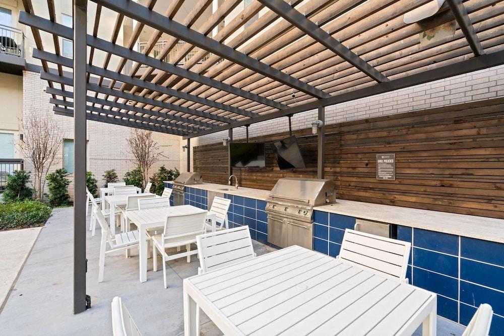 Arlington Luxe Studio Apartment