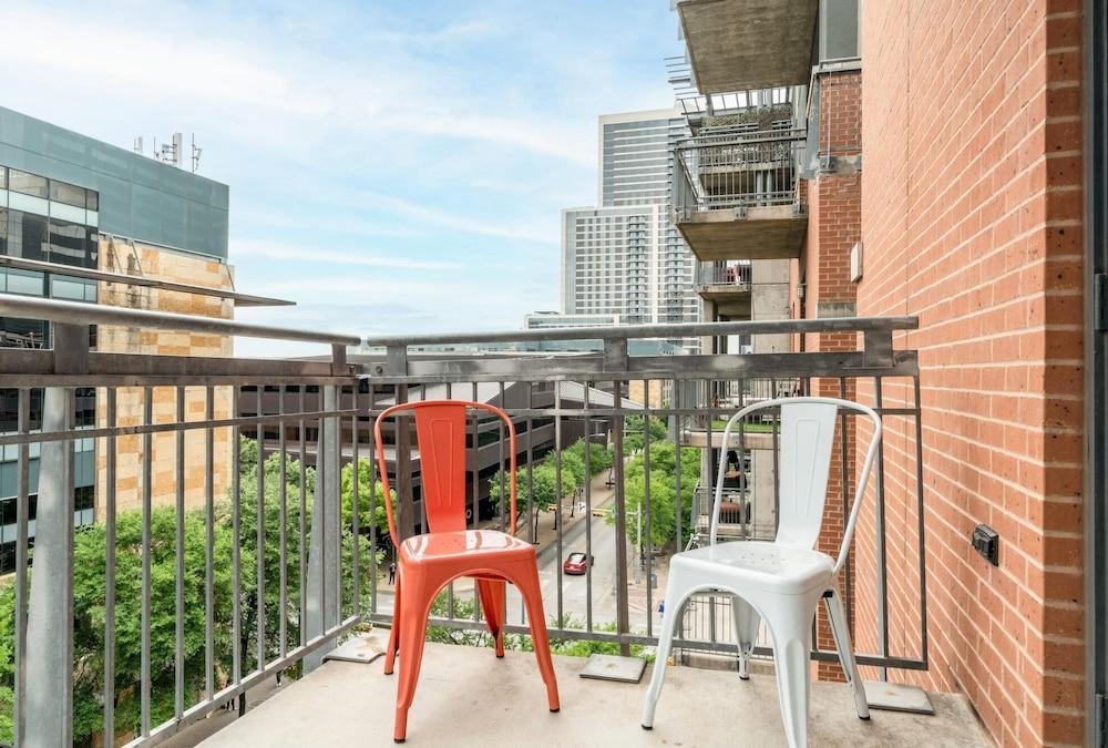 Austin Beautiful 1BD 1BA Downtown Apartment