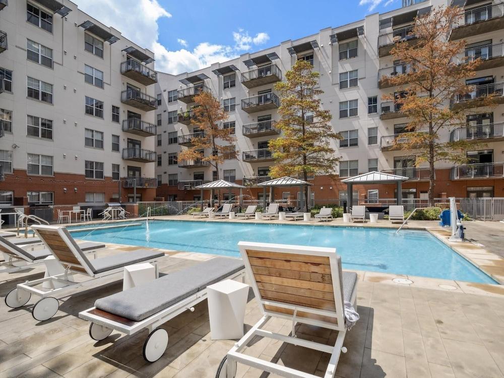 Austin Awesome 2BD 2BA Downtown Apartment