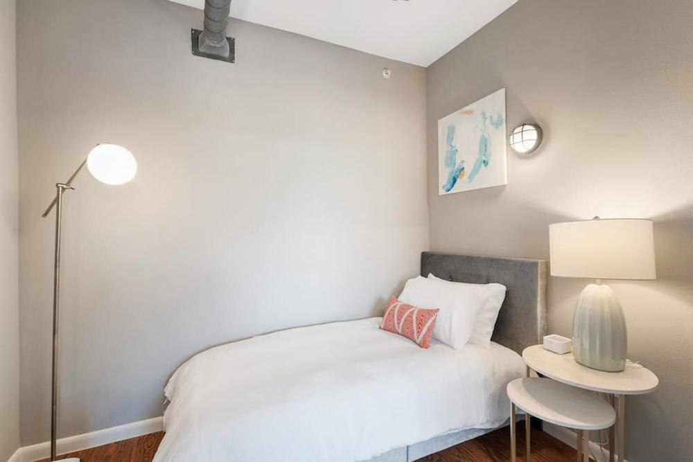 Plano Comfy 2BD 1 5BA Apartment