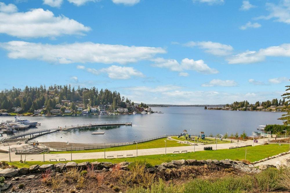 Bellevue Modern 2BD 2BA Apartment