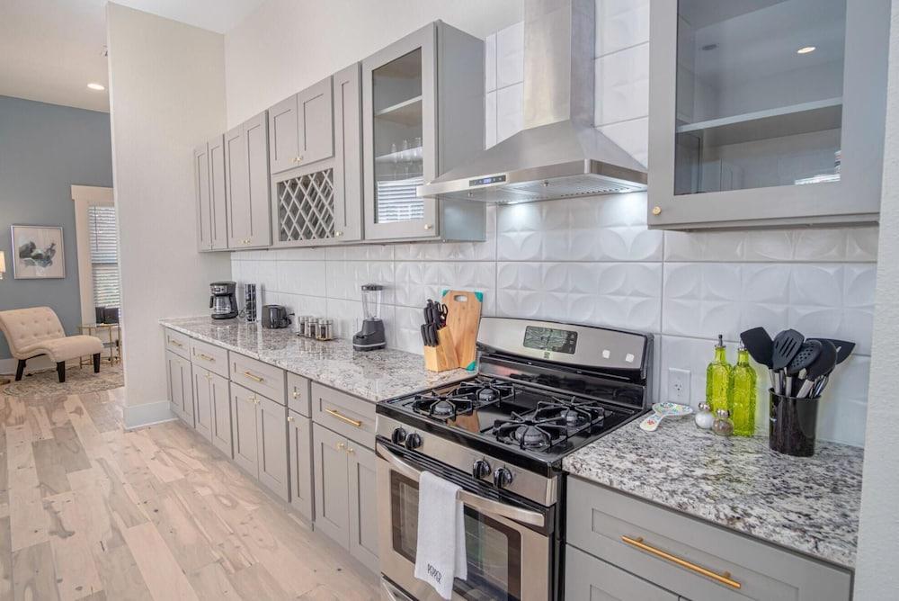 Incredible New 3BR 2BA Near Downtown