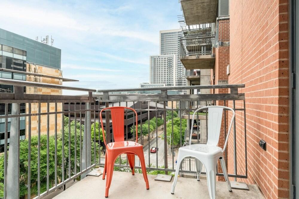 Austin Prime 1BD 1BA Downtown Apartment