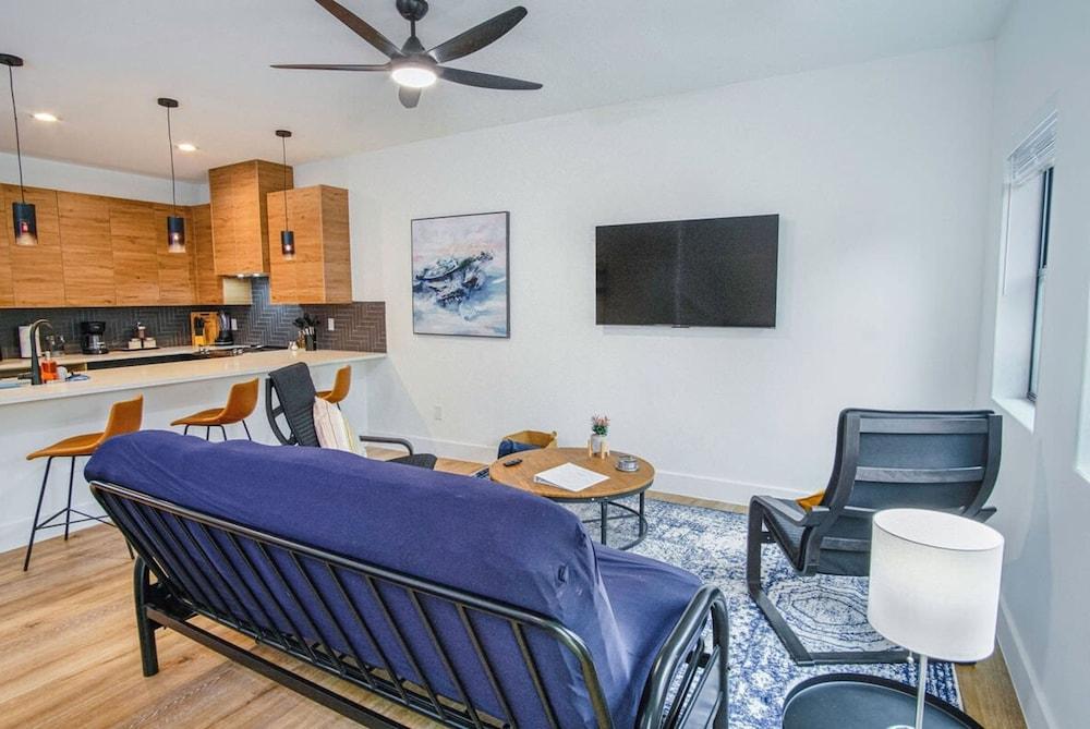 Amazing 3BR 2BA Only 5 Mins From Downtown