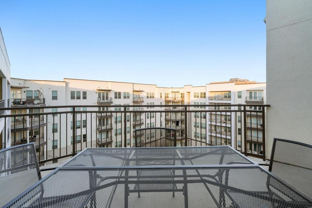 Arlington Inspired 2BD 2BA Deluxe Apartment