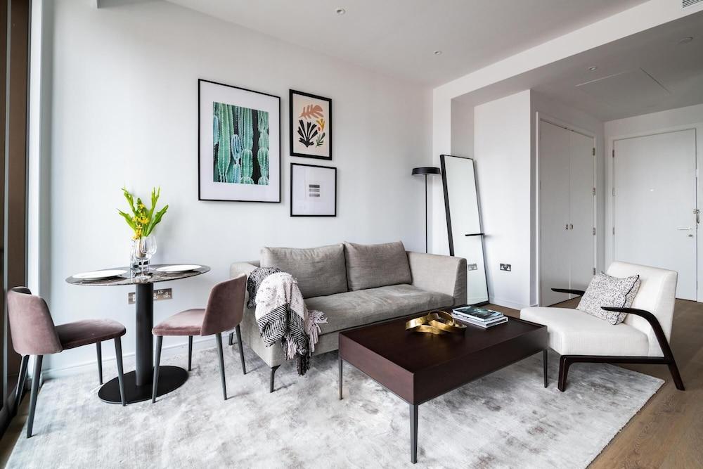 Immaculate New Studio Apartment in Canary Wharf
