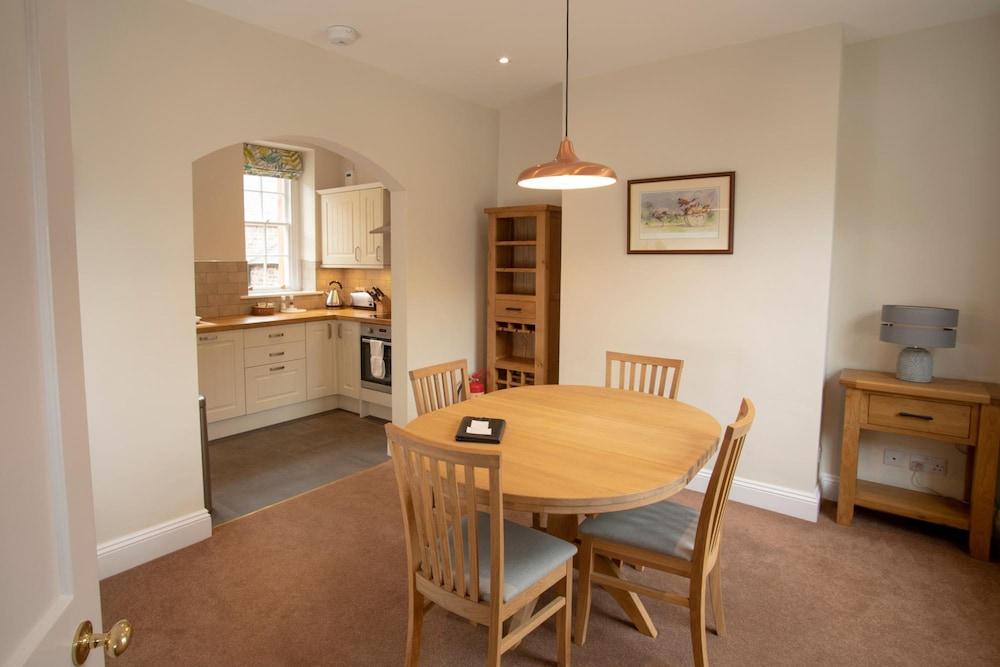 Spacious 2 Bedroom Apartment in Netherby Hall