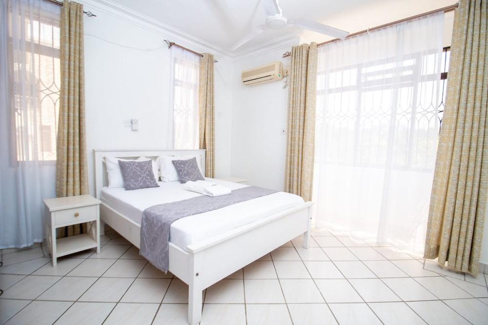 Nyali Mall Apartments by CHH