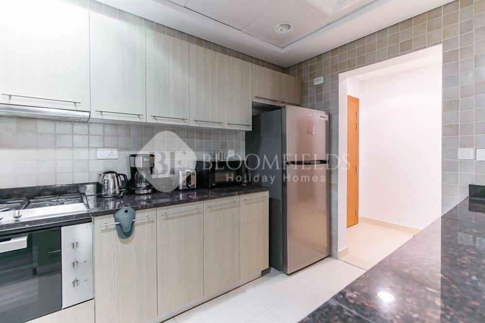 Golf course view, stylish 2BR