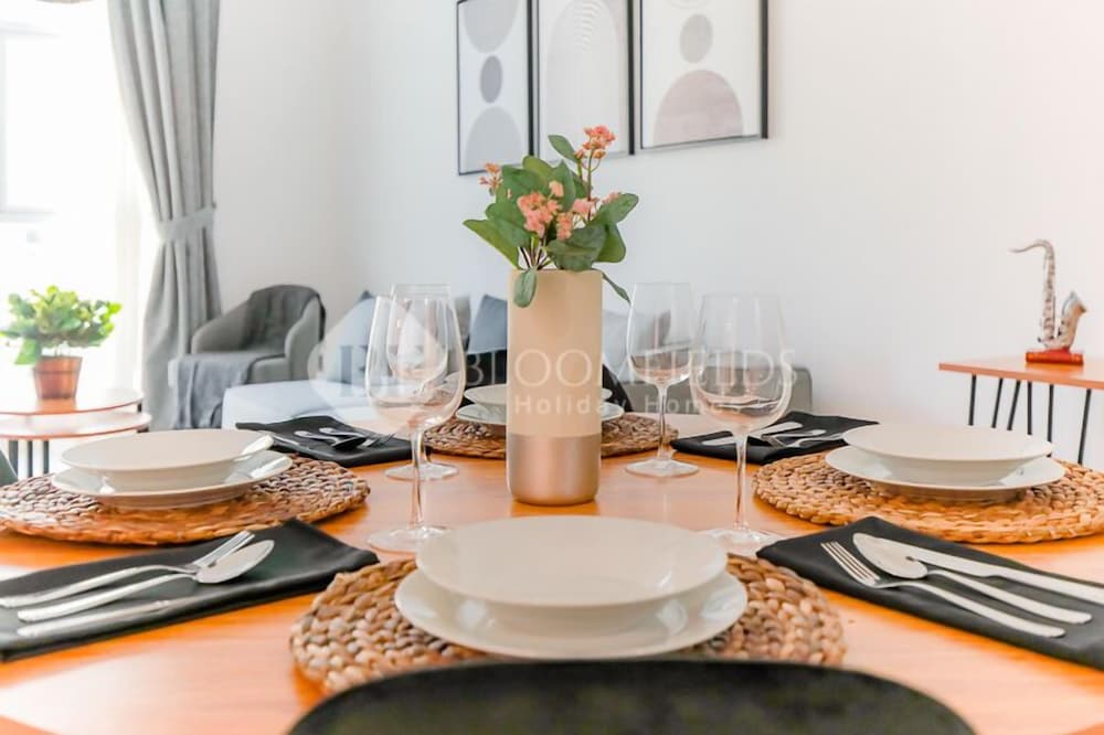 Golf course view, stylish 2BR