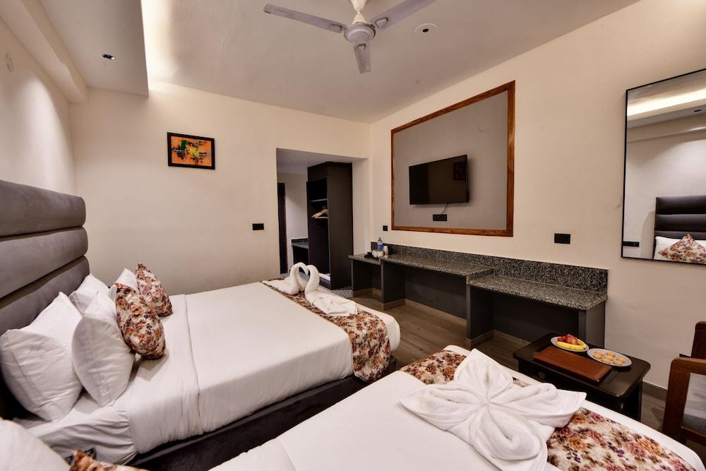 Click Sunburry Hotel Katra