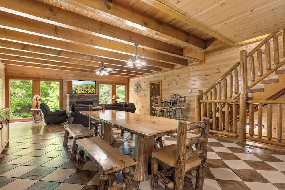 Mountain Cinema Lodge by Jackson Mountain Rentals