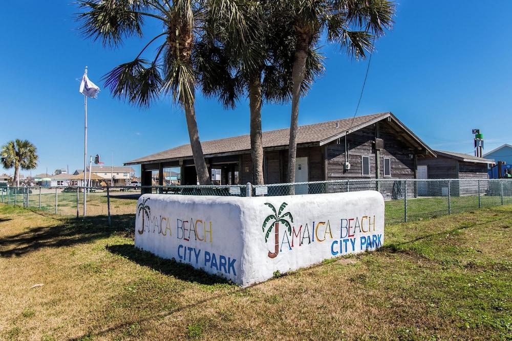 Peggy's Hideaway by Ryson Vacation Rentals