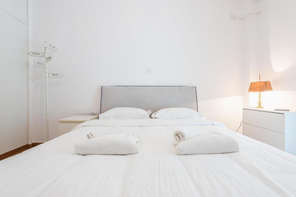 Fresh and Clean apt for 6 in Koukaki