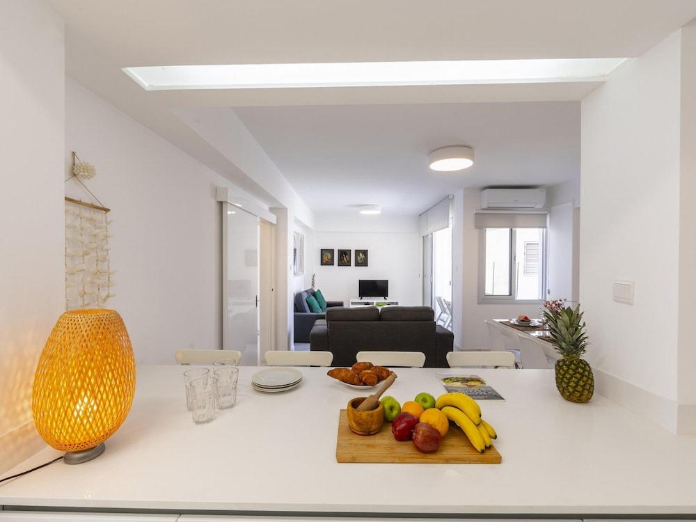 Mackenzie Leo Seafront Suite