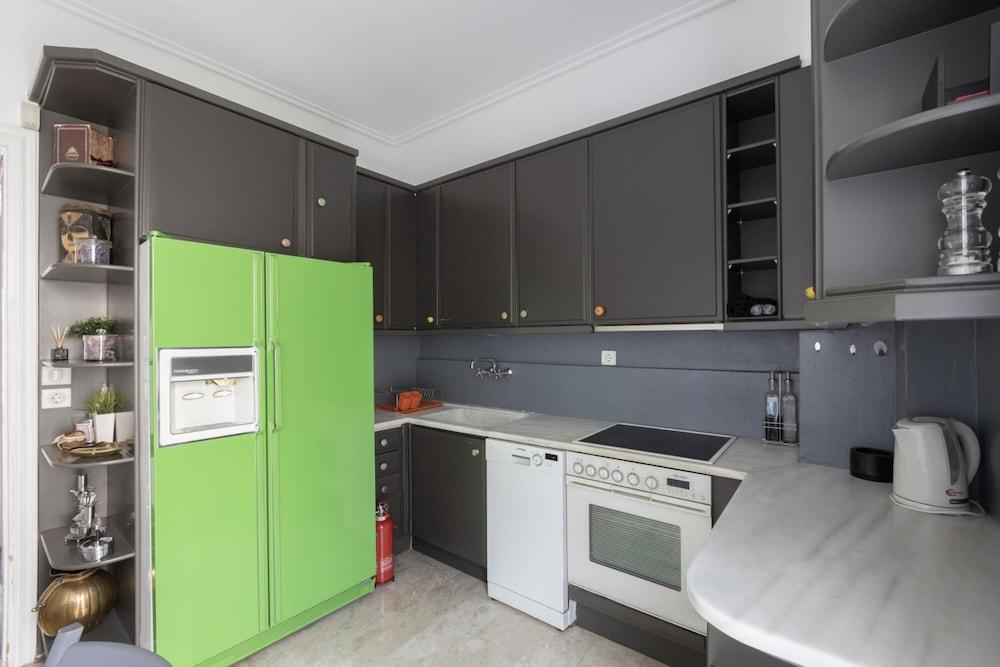 Deco Marble Apt With Acropolis View