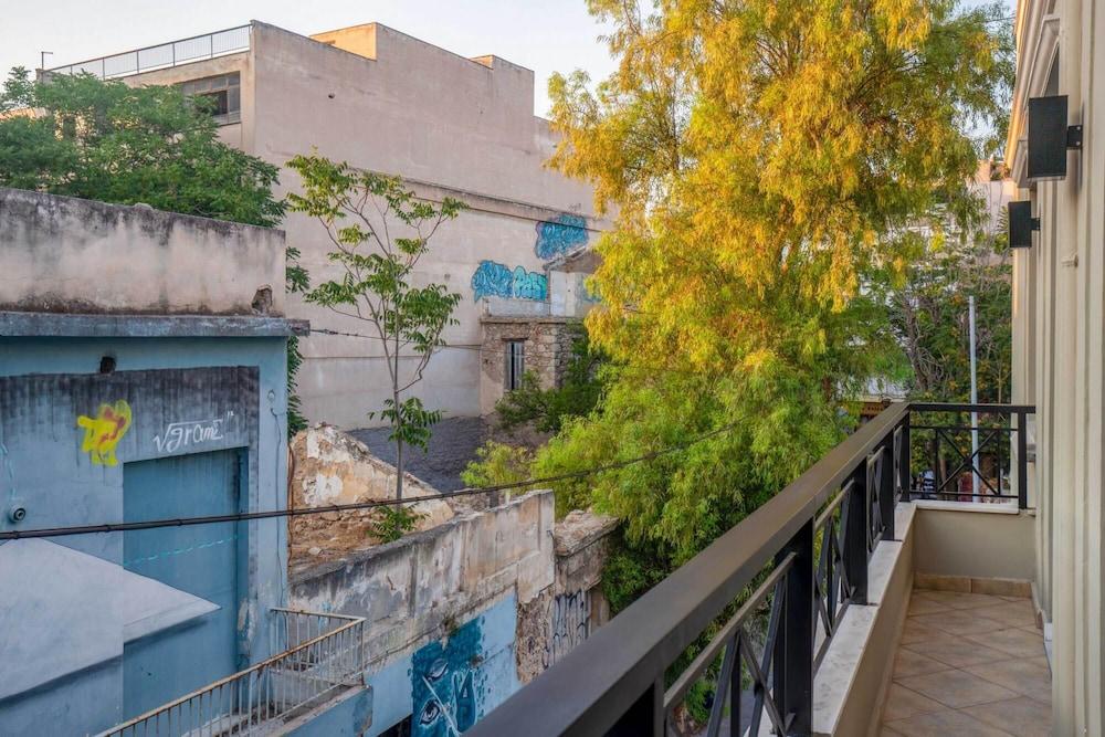 Fantastic Central Athens Suite With Rooftop Deck