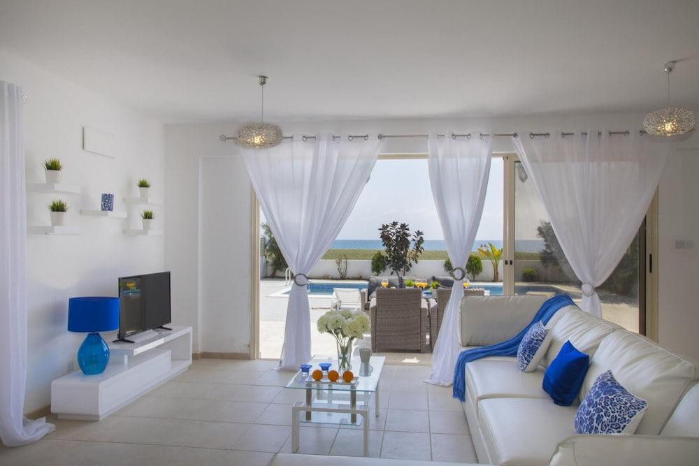 Villa Iris Mazotos in Larnaca