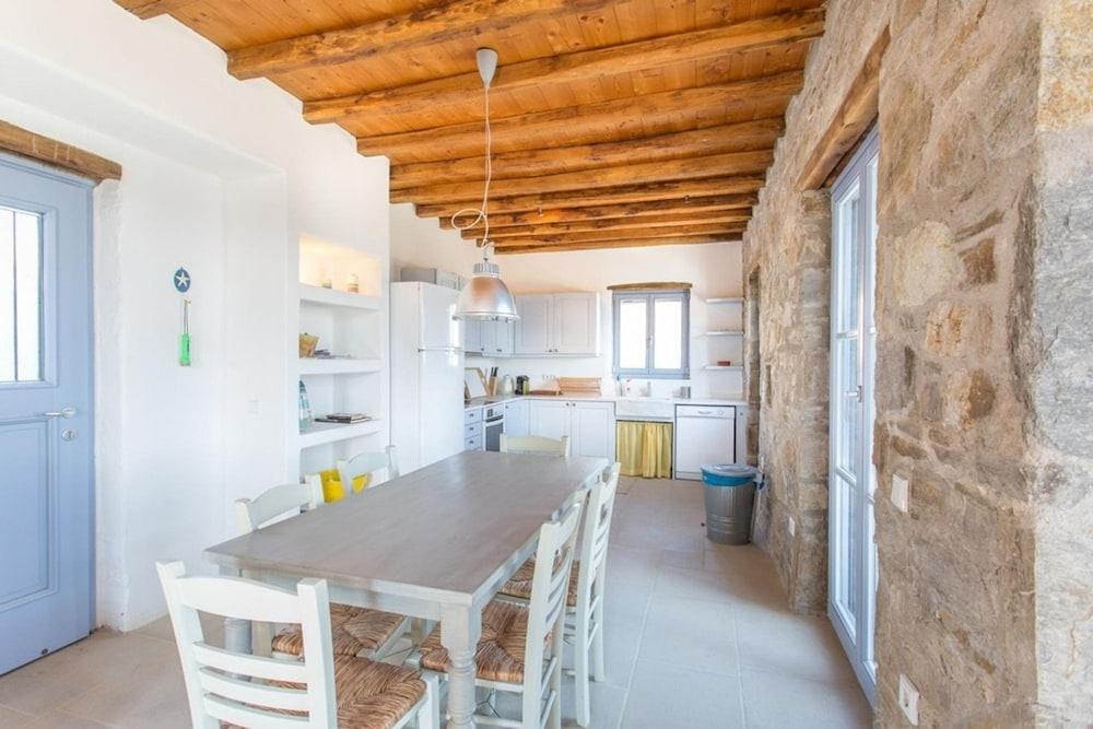 An Amazing Stone Villa-a in Serifos w Shared Pool