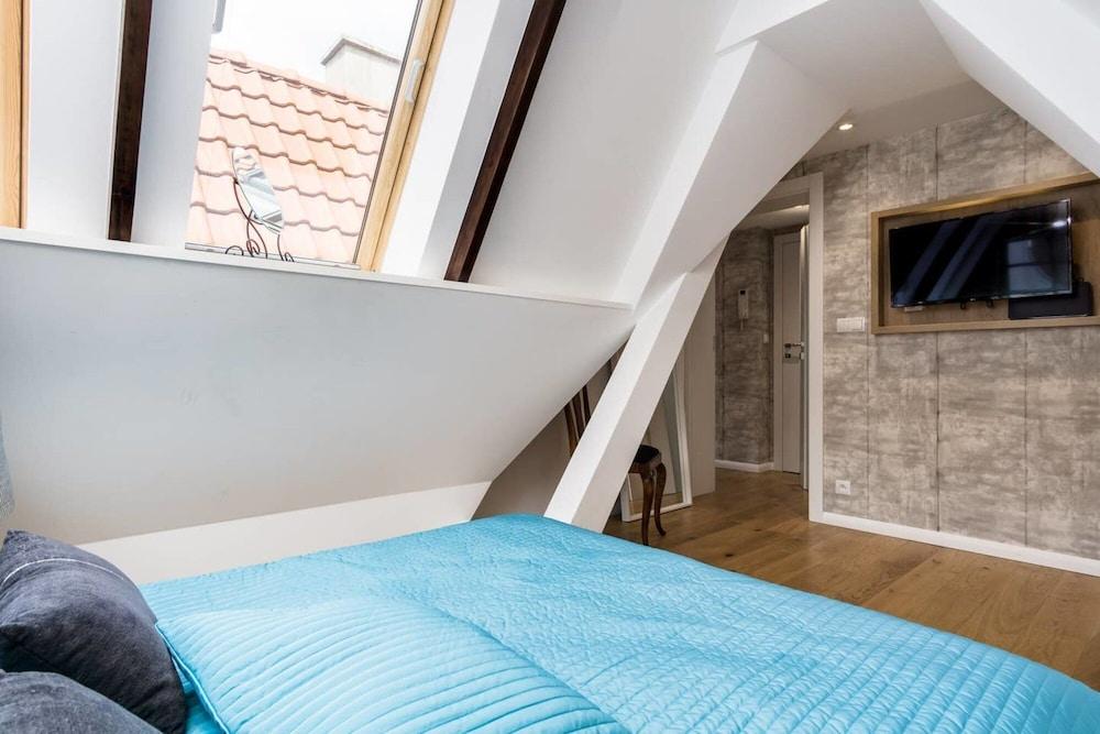Apartment With Attic at Old Town