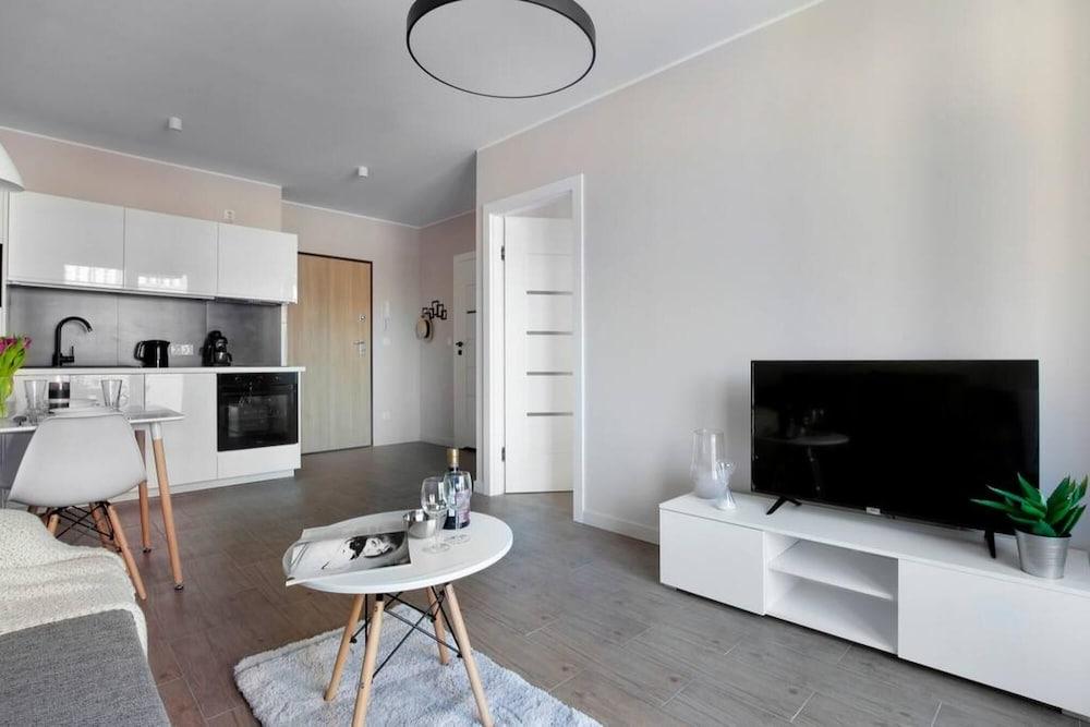 Elite Apartments Berry Cozy Apartment Next to the Museum of World War Center