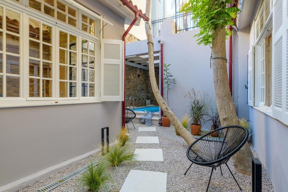 Incomparable Plaka s Lux 2bdrm Apt w Pvt Heated Pool