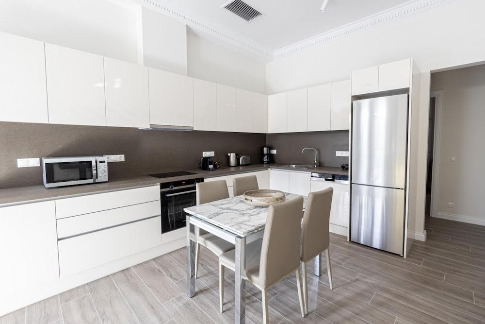 Ancient Athens Great Apt Home Office w Acropolis View