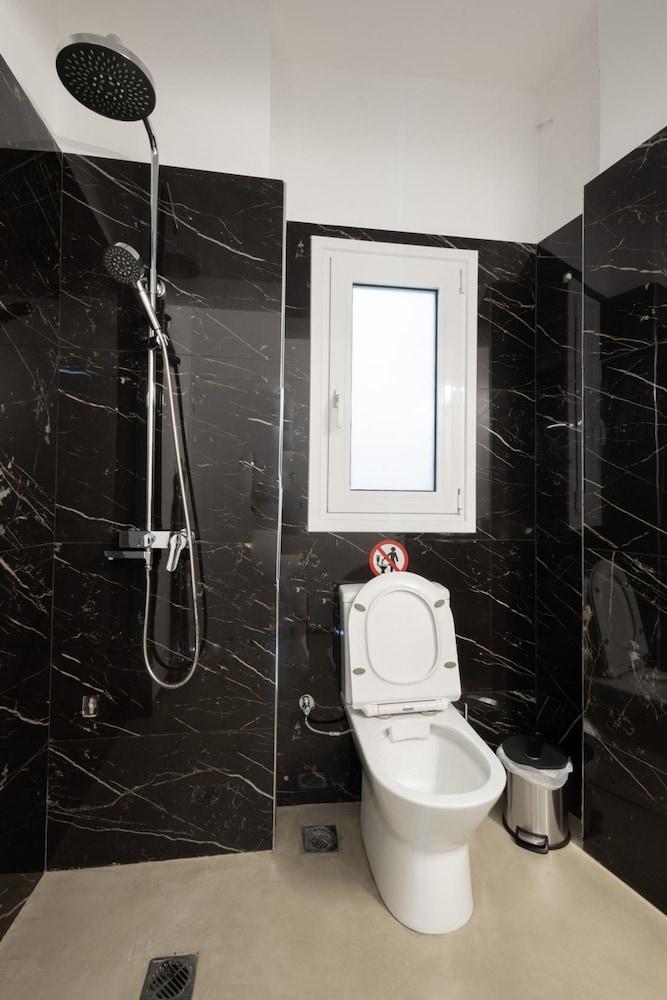 Hip And Fun in Athens Apt A