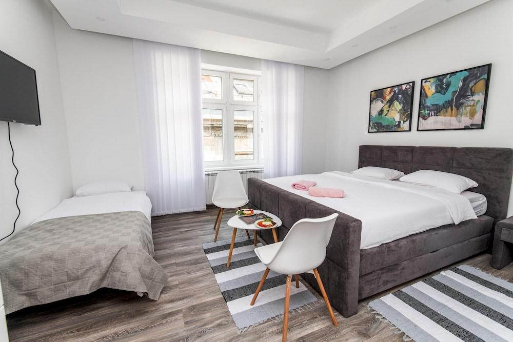 150sqm Apartment With 4 Units Great FOR Groups