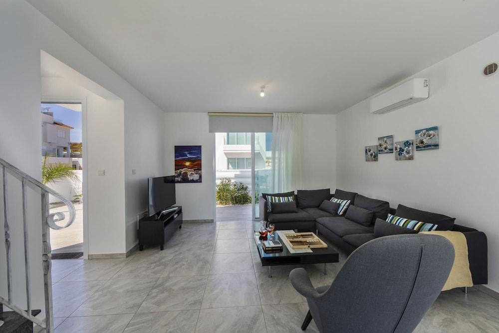 Protaras Villa Araella