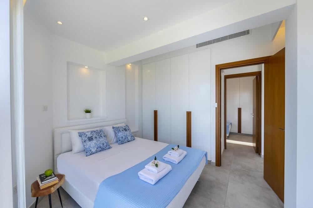 Mackenzie Castella Beachfront Suite