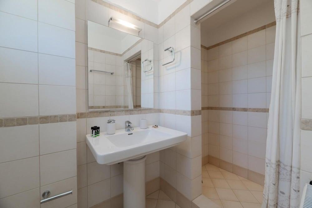 Downtown Cocoon With Roof Deck