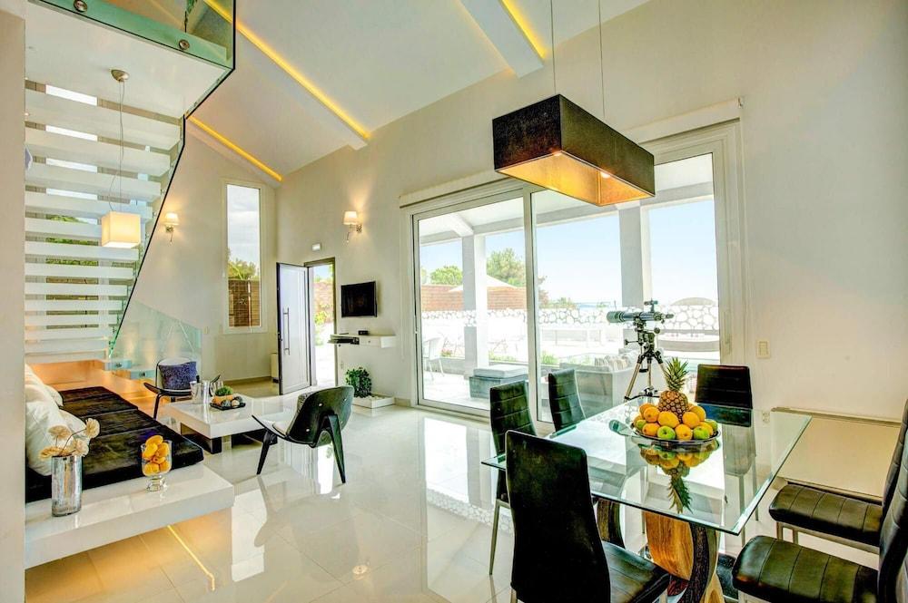 Luxury Villa Cavo Mare Thalassa With Private Pool Jacuzzi